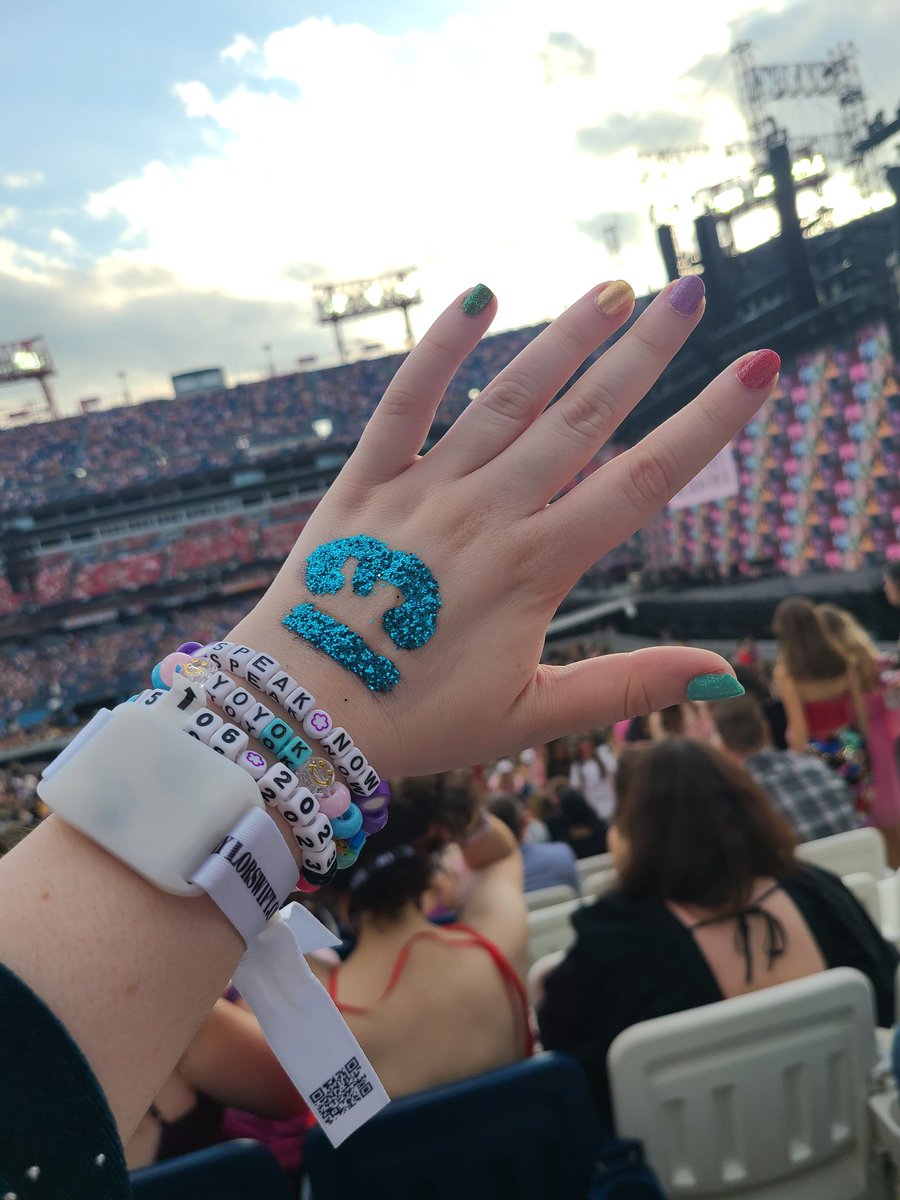 nightchngesstan's tweet photo. Some of my memories from Nashville N2 in honor of #VancouverTSTheErasTour / #TSTheErasTour final show. Long live the walls we crashed through
I had the time of my life with youuuuuu @taylorswift13 &amp; @taylornation13 https://t.co/pgOr5T8jwa