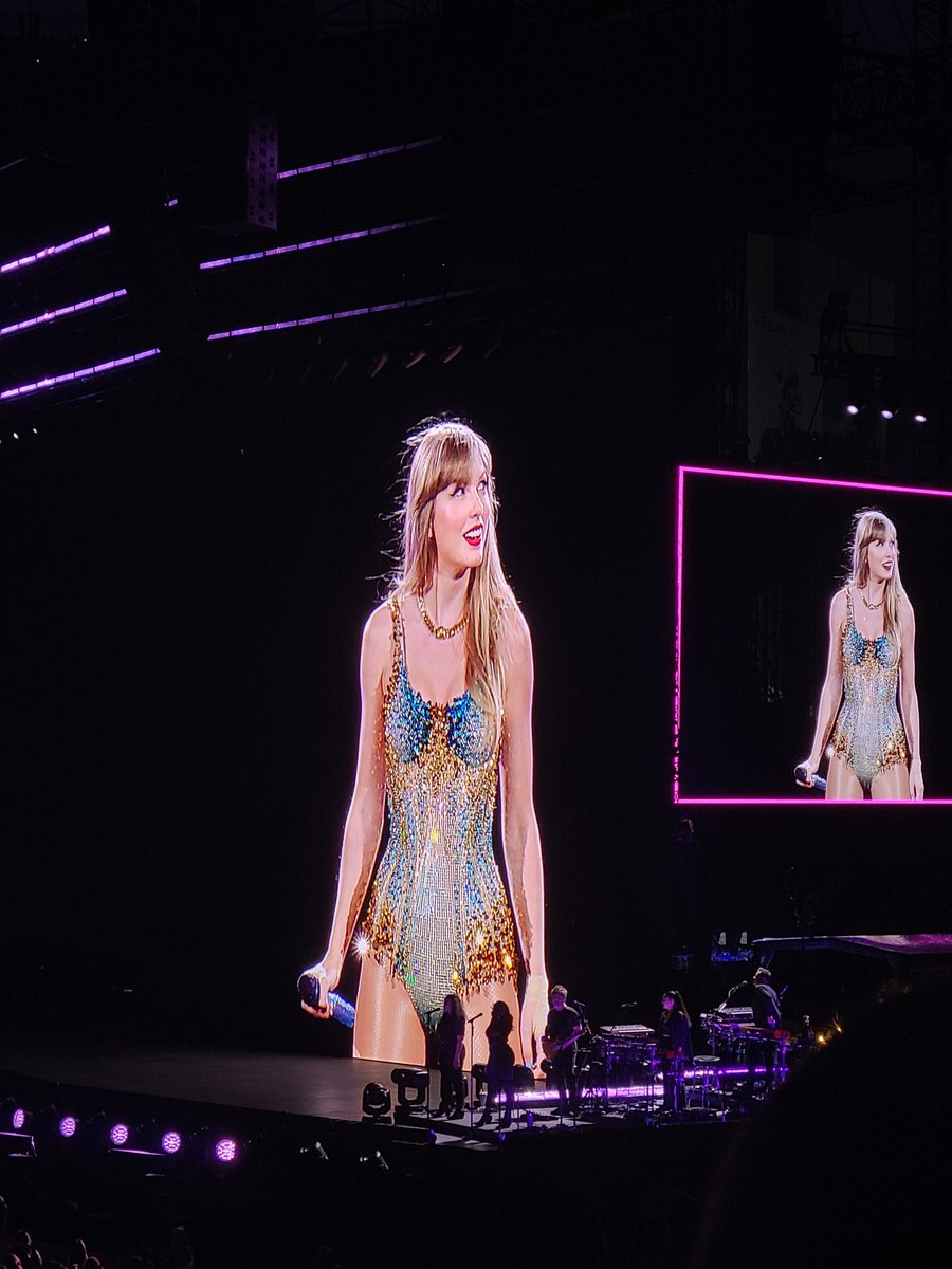 nightchngesstan's tweet photo. Some of my memories from Nashville N2 in honor of #VancouverTSTheErasTour / #TSTheErasTour final show. Long live the walls we crashed through
I had the time of my life with youuuuuu @taylorswift13 &amp; @taylornation13 https://t.co/pgOr5T8jwa