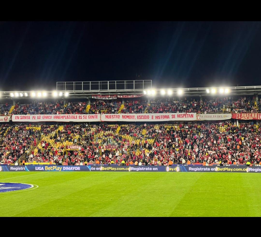 lgars_Oficial's tweet photo. Esto se lo dedicamos a los jugadores y a los dirigentes, se llenaron los bolsillos lo único que queda es su gloriosa gente🎶 https://t.co/CH8x4NfQwu