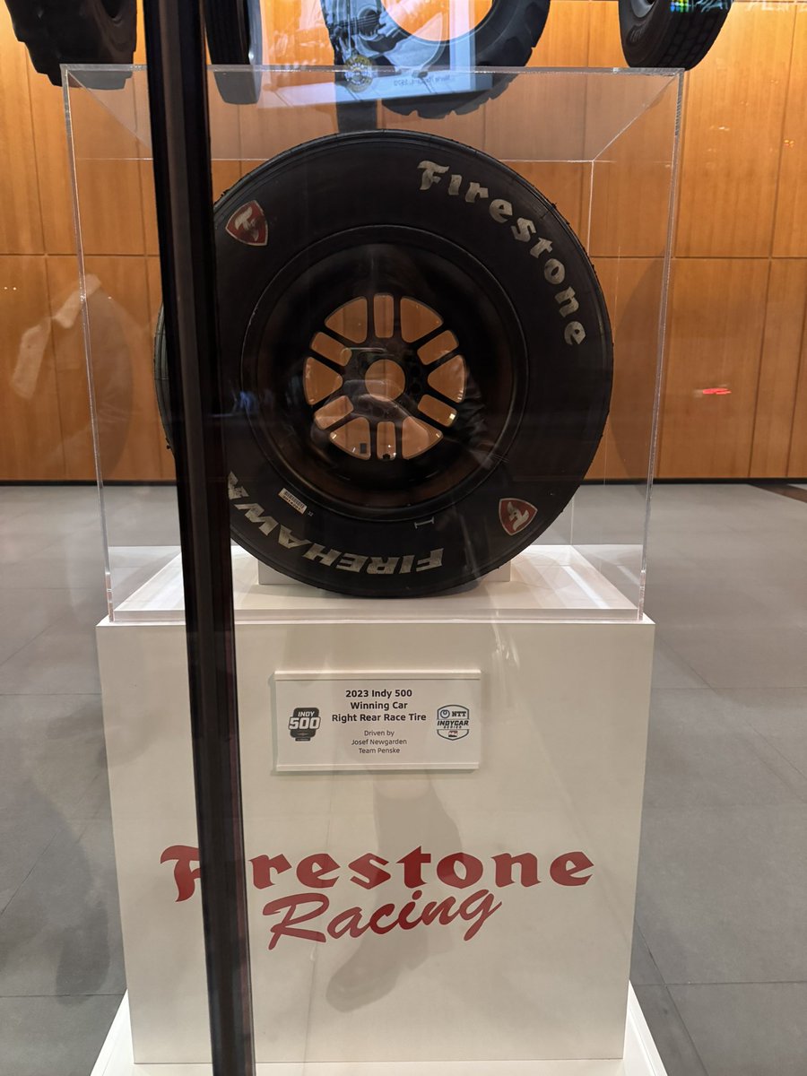 was walking back to my hotel in Nashville last night and actually squealed and sprinted down the block bc an Indycar just spawned in front of me