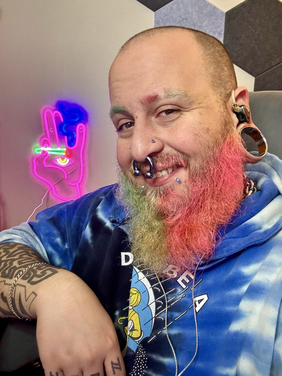 NeonMusubi's tweet image. Tune in for some Semi-Meta gameplay!! Or just to tell Musubi she's cute!
twitch.tv/NeonMusubi

#smallstreamer #twitch #twitchstreamer #roadtoaffliate #enby #LGBTQIA+ #nonbinary #corgi