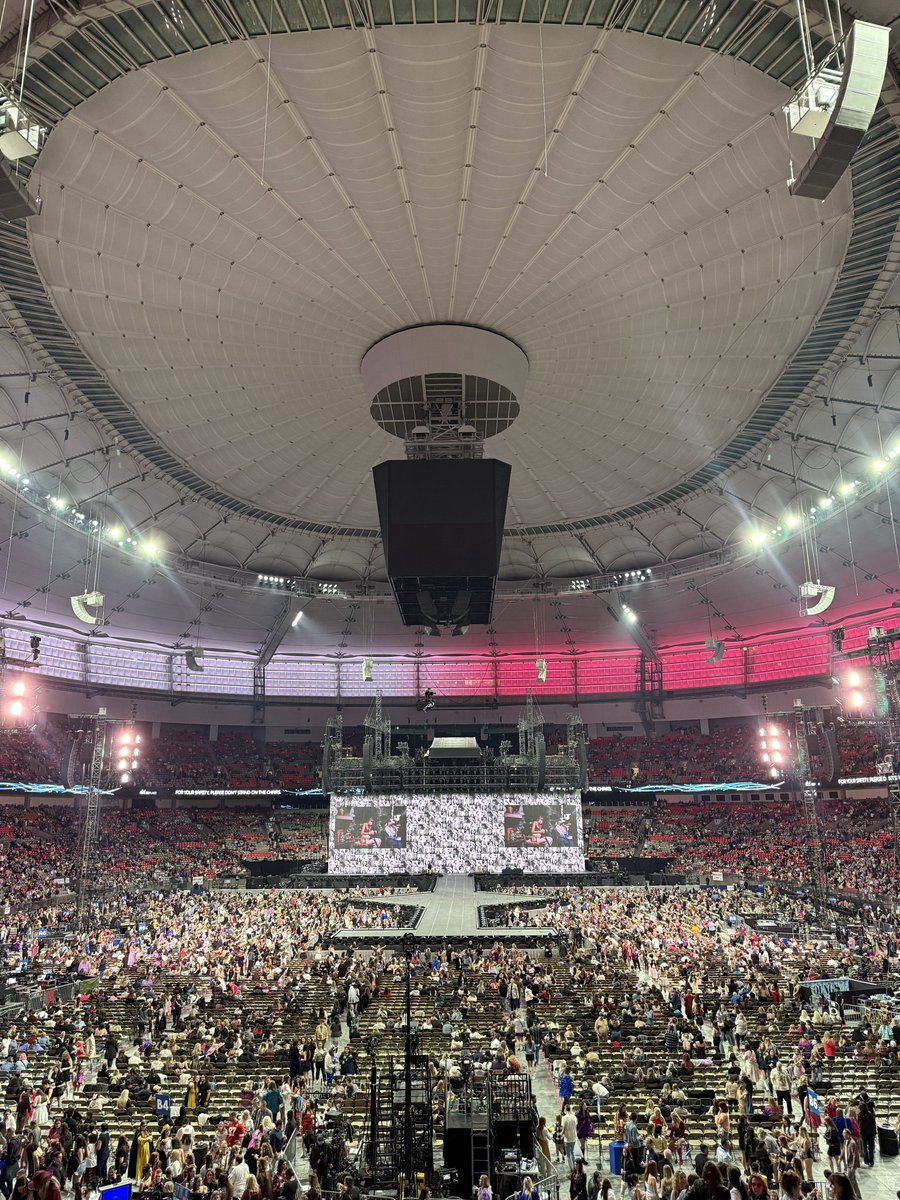 LET’S GO ONE MORE TIME. #VancouverTSTheErasTour