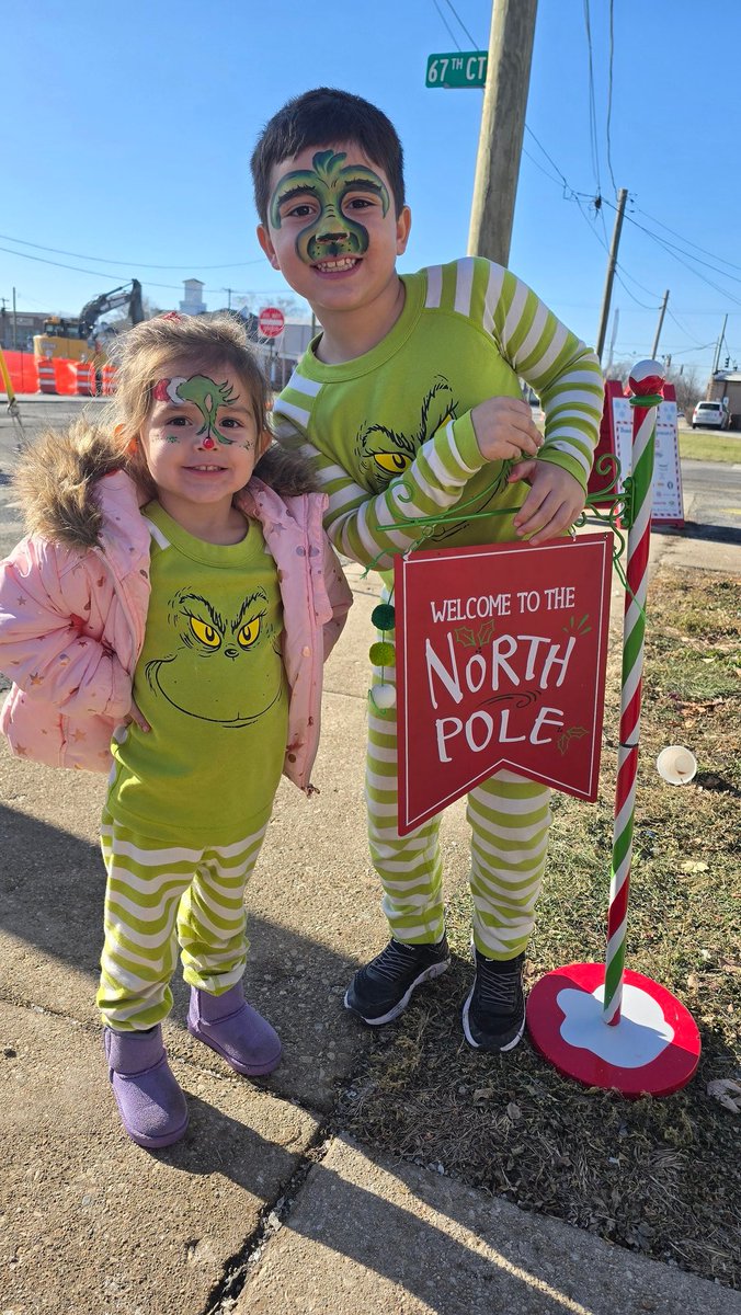 ccarpos's tweet image. 16th Annual 🚂 Christmas Express supporting @CASARiverValley -- so much fun at every corner, at every step of the way! ❤️💚 Lunch, Crafts, SANTA 🎅, Games, Face Painting, Caroling, and MORE!

Read More: facebook.com/michael4boling…