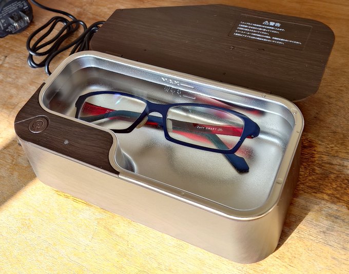 眼鏡屋によくある、超音波で眼鏡アラウーノ買いました。
これで我がメッガーネはオールウェイズペッカペーカというわけさ! 