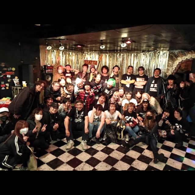 WonderfullYouth's tweet photo. 24/12/7至福な夜でした🍻
何度も言うけどDEWEES
20周年おめでとう㊗️
23年でRAMONES越えを👍
AGE AND THE POTBELLYS
次のLIVEは未定です☠️
気が向いたら全力でやります🏋️
それまでXの投稿は休止で👍
Instagram 個人用 @crm47age 
Instagram BAND  @anianimates.A.T.PB
御用があればそちらから🫶 https://t.co/7BJx8ZHFpi