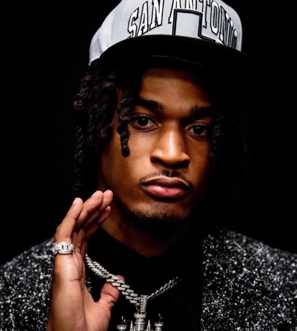 Victor Wembanyama tonight:
25 PTS - 10 REB - 3 BLK - 56% FG

Stephon Castle tonight:
22 PTS - 5 REB - 4 AST - 53% FG