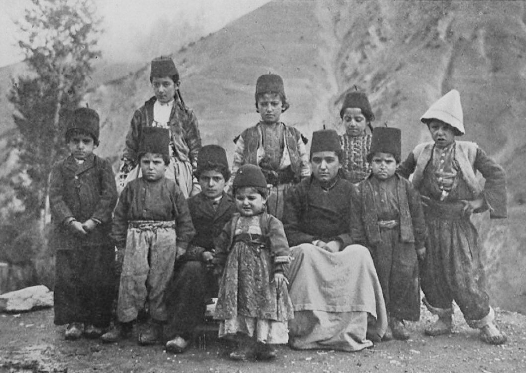 Lifeofassyrian's tweet photo. Assyrian kids. Hakkari (1898) #Assyrians #assyrian #history #middleeast https://t.co/mWAiYnM1aY