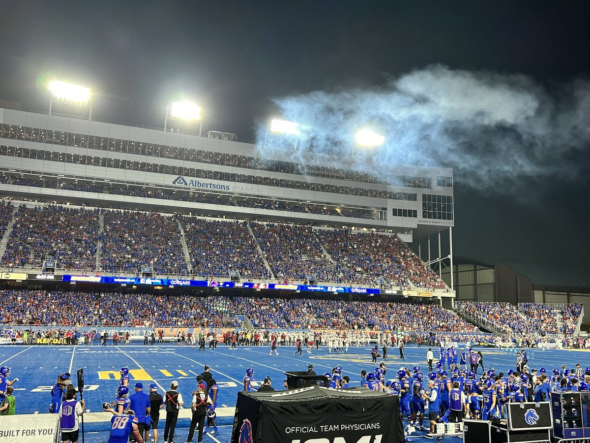 MattHigg51's tweet photo. My two from this fall … The Rose Bowl &amp; The Blue. https://t.co/TAExHKF21S