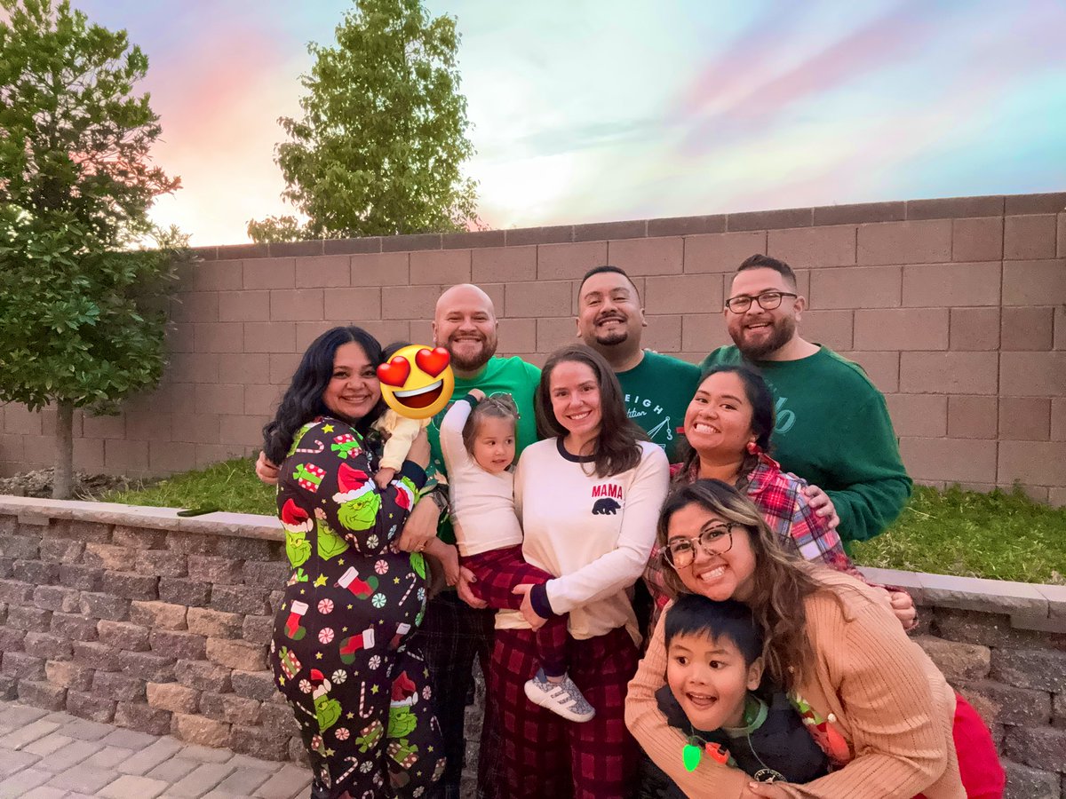 CeceliaGNV's tweet image. YEAR 16 ✨🎄#iloveus #HappyHolidays