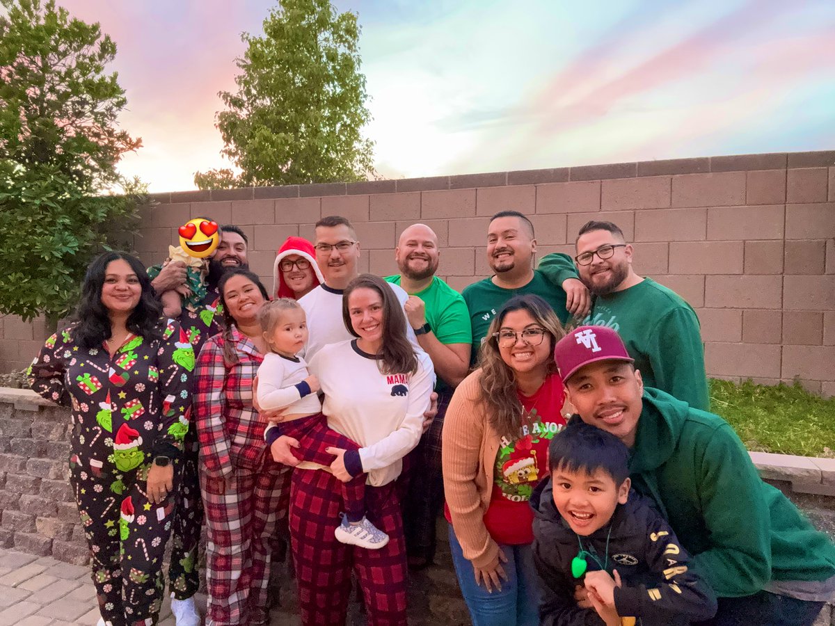 CeceliaGNV's tweet image. YEAR 16 ✨🎄#iloveus #HappyHolidays