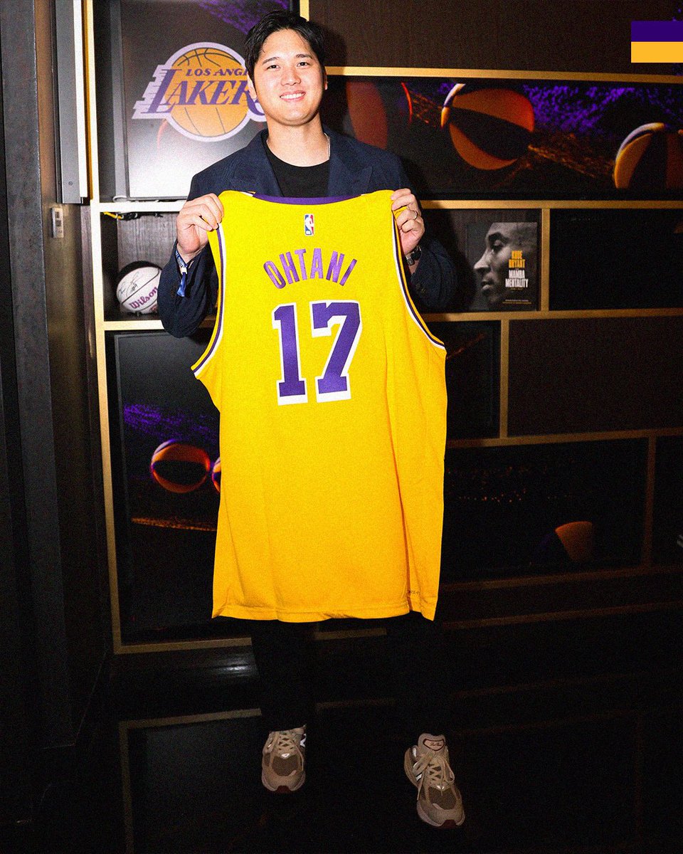 Lakers's tweet photo. SHO-TIME 💜 💛 https://t.co/p9hZFF8Nbb
