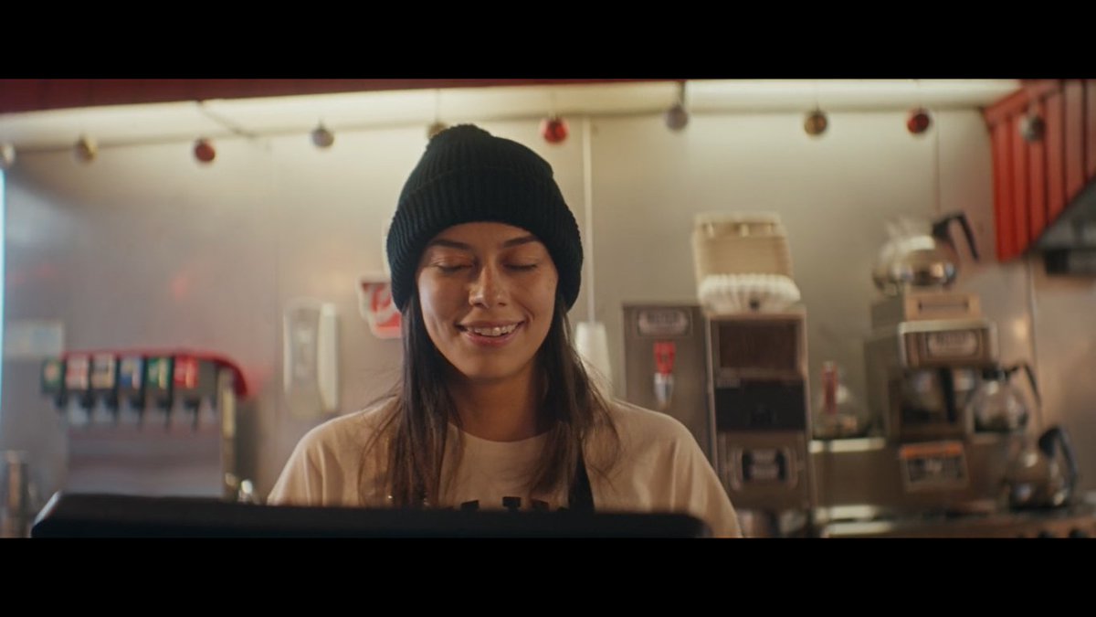 _Astronautaa's tweet photo. A tristeza exalando por elas terem que passar horas juntas no restaurante.
Nem conseguem fingir.
#lastexmas https://t.co/yBpMp3Lf6p