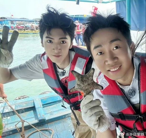 Yang Di laoshi mentioned Zheyuan in recent interview of his Variety show “ Live(V) House ”

Zheyuan is really sincere, considerate, soft hearted and kind to everyone 🥺

#ChenZheyuan #陈哲远