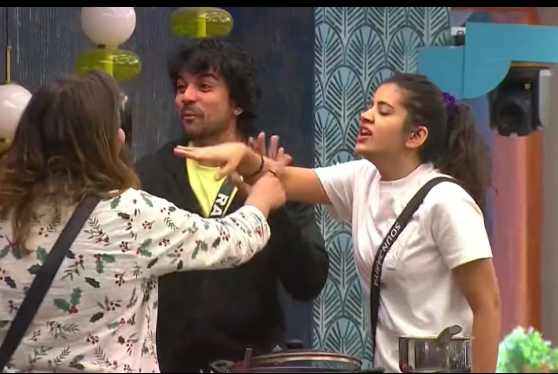 michaelarun_m's tweet image. #BiggBossTamil8

@VijaySethuOffl like " Andha #GoaGang-a pakkava kombu seevi vitiruken... Eppadi adichukuvangainga paarunga "

Night fun that #GoaGuys coming out of stressfull day shows

" Kombu seevi Vida naanga rnna maada... Muttika... We are normal humans momebt"