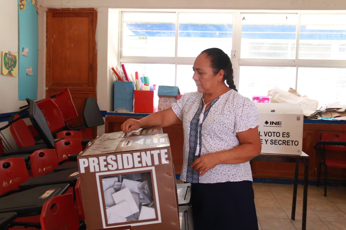 ComalcalcoMX's tweet photo. 🗳️ Concluye con éxito la segunda etapa de la jornada electoral para la elección Delegados/as, Subdelegados/as, Jefes de Sector o Sección 2024-2027, con gran participación de las y los comalcalquenses.

✅ Con democracia participativa, la transformación de #Comalcalco avanza.

#GobiernoDeTerritorio
#InnovaciónYHonestidadParaTransformar