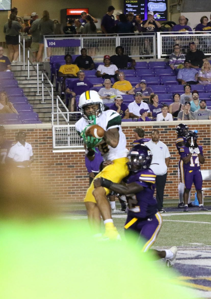 kd_kedarius's tweet image. Kedarius Holden
6’1 180❗️
4.5 40❗️
Outside Wr❗️
4 Years of Eligibility❗️
Redshirt Freshman!