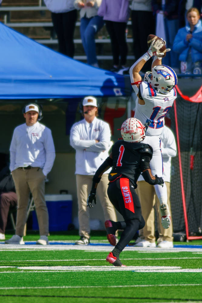 chanceword's tweet photo. ⚜️ Dallas First Baptist Saints came marching into Waco to face-off against 🦅 Bryan Brazos Christian Eagles and win the Tapps Div IV State Championship.
Flickr: https://t.co/uwFImktarz
@dctf @brazos_football @FBAcademyDallas @TAPPSbiz https://t.co/lrJ3eqhgmM
