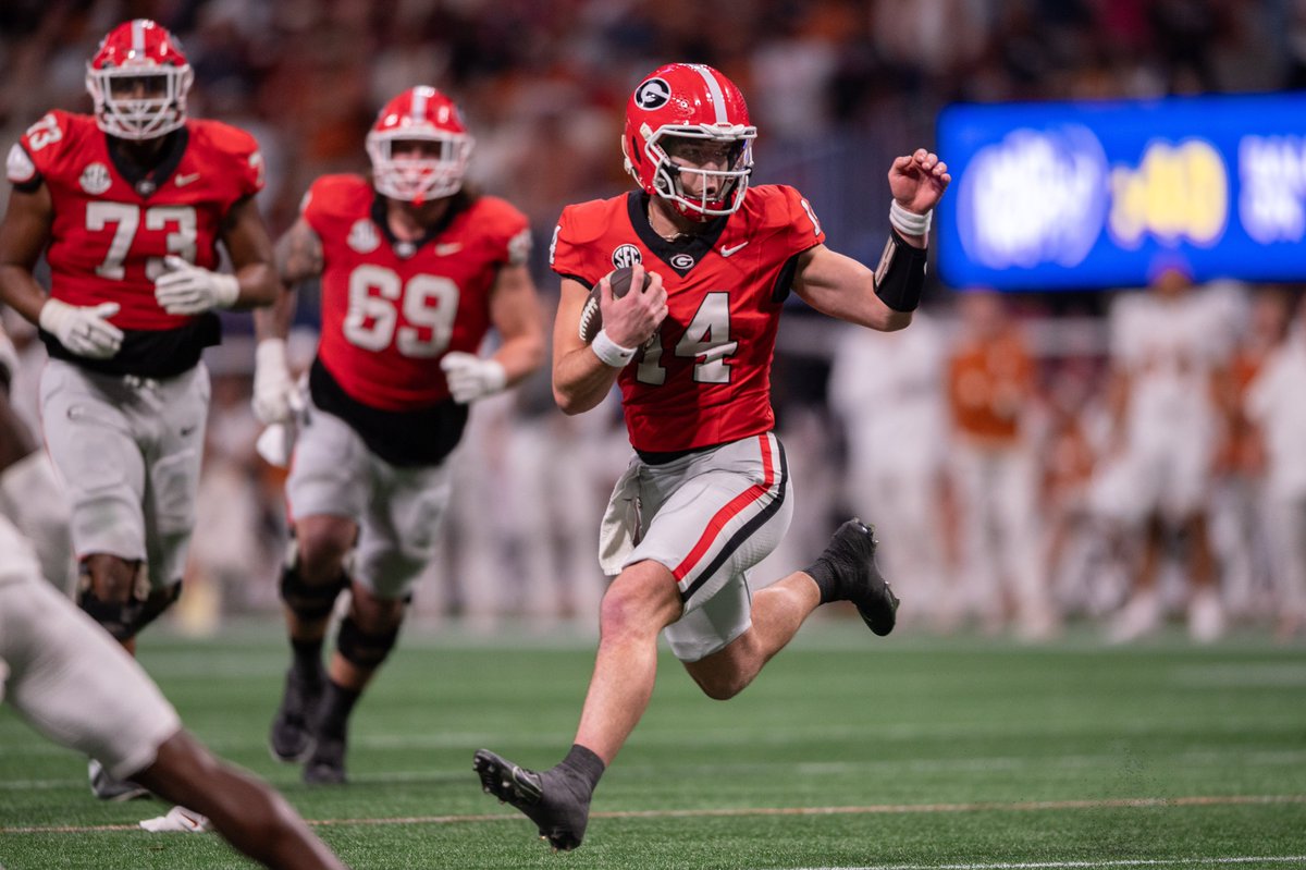 RadiNabulsi's tweet photo. I remember when Georgia's starting quarterback got hurt and his inexperienced replacement had his first start vs. Notre Dame. 

Hollywood keeps trying to force sequels on us. https://t.co/zZEX2jrTag