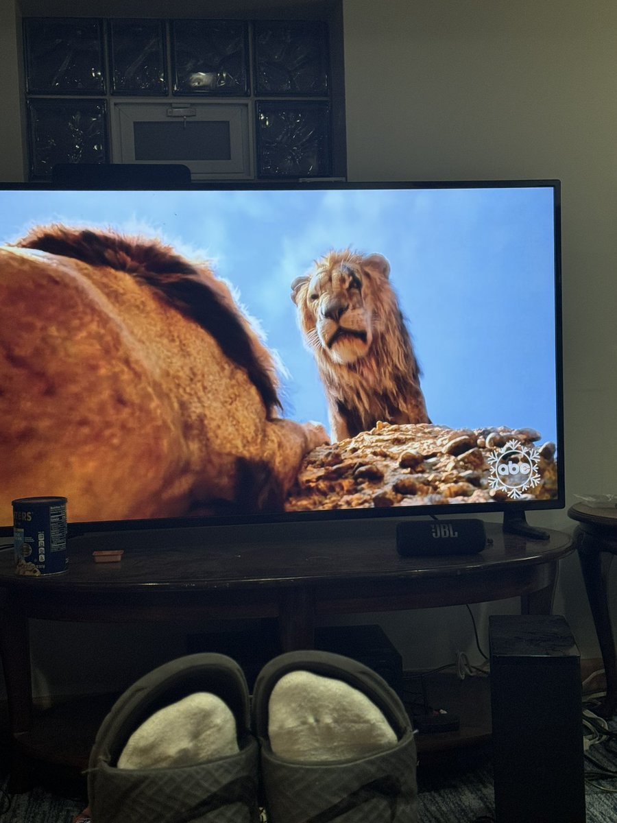 aidanf14's tweet photo. Scar is and always has been a little bitch. RIP Mufasa. https://t.co/aS10BkfphU