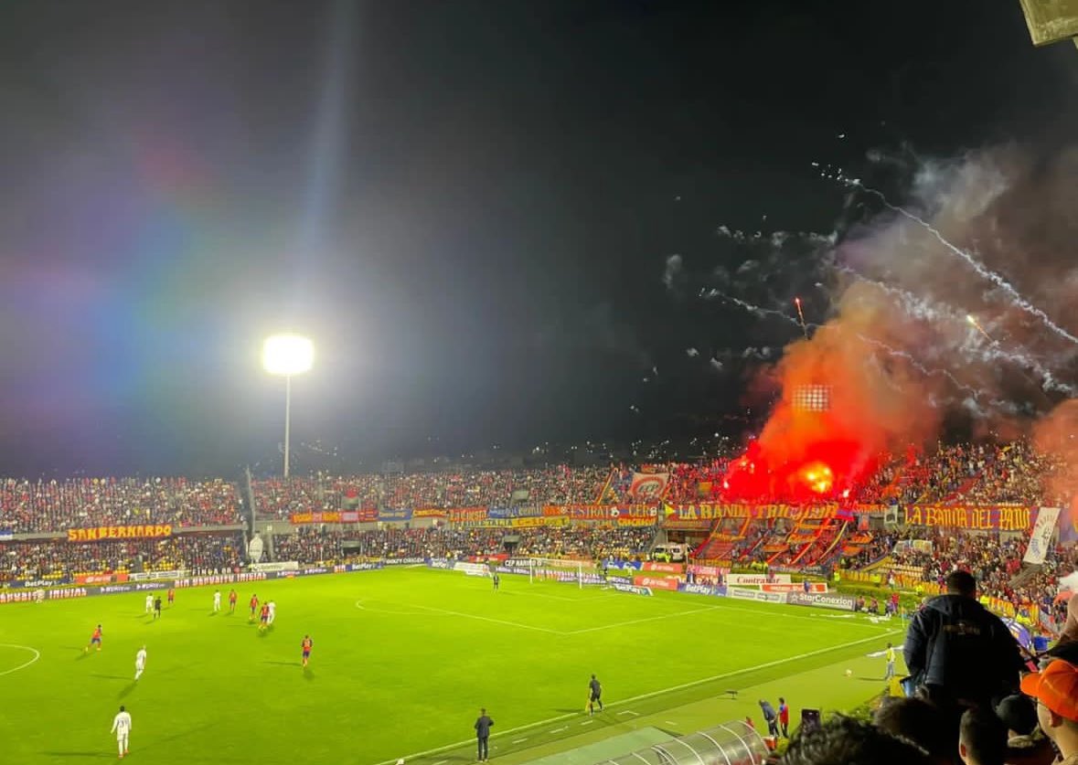 HumoVolcanico's tweet photo. Pasto demostró hoy deportividad, dignidad, y corazón. Pero esos valores son tan opuestos al mundo del fútbol que cuando prevalecen dicen que ‘nos vendimos’.

Orgulloso de este equipo, los azules que sigan llorando. https://t.co/3vQF6rqqxB