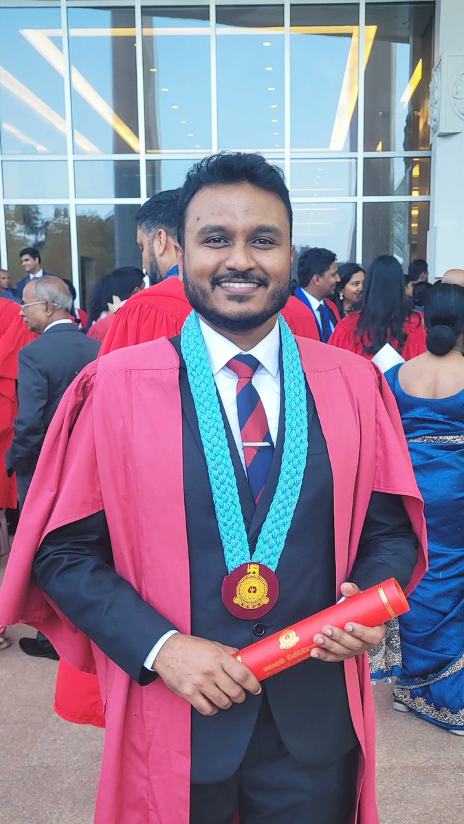 nalakadas's tweet photo. Completed the Masters in Media Research ❤ #mastersdegree #postgraduateconvocation #universityofcolombo #lka https://t.co/PG5McQnqw4