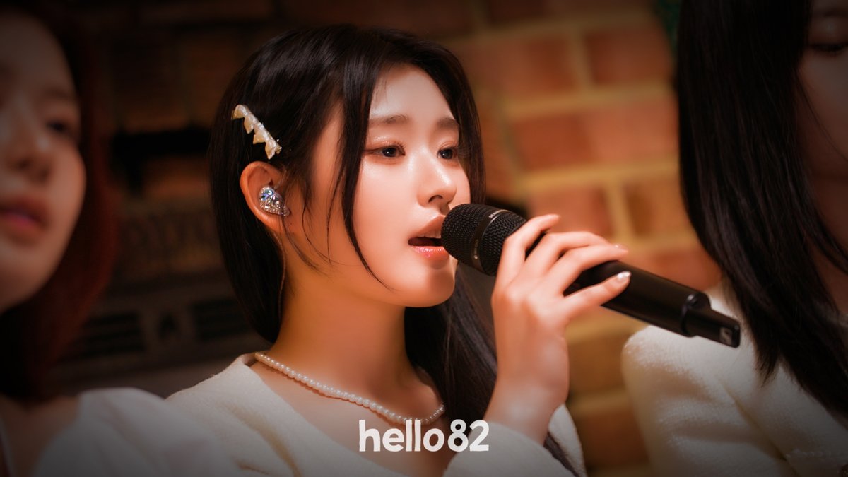 hello82official's tweet photo. @we_fiftyfifty When You Say My Name, will TWENY be there for FIFTY FIFTY?🥺
The live performance of "When You Say My Name" on 82Live premieres in 2 hours!
🔗https://t.co/ZrJbkxWJrn
@we_fiftyfifty
#82Live_FIFTYFIFTY #FIFTYFIFTYxhello82 #FIFTYFIFTY #hello82 https://t.co/17ff05DMiR