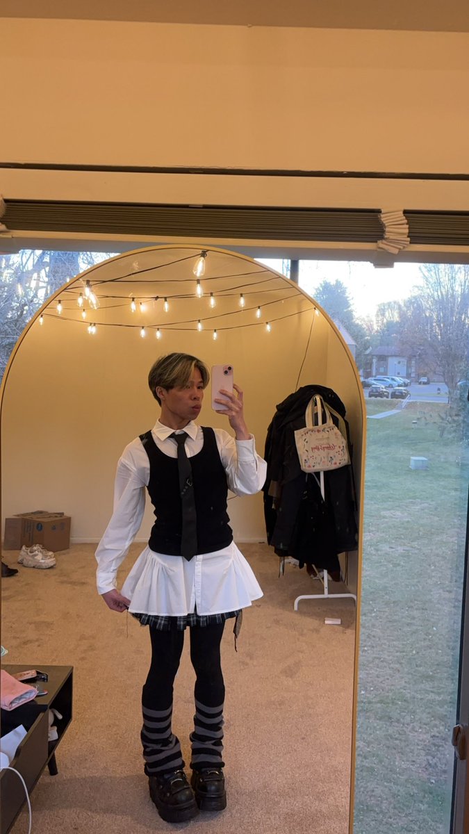 itsyourbasicfag's tweet image. my fem boy era will always be the most fun time eva