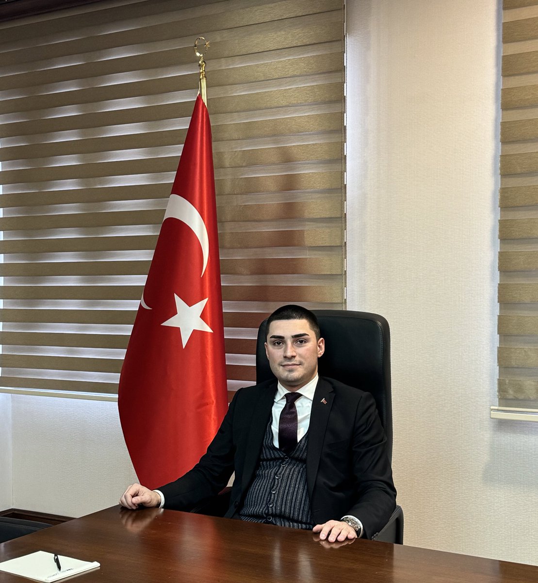 Genel Başkanımız Sn. #MertŞener:

Dünya hayatı gibi bütün makam ve mevkiler gelip geçicidir. Aslolan şerefimizle görev yaparak bıraktığımız salih ameller, eserler, dostluklar ve hoş sadâlardır...
Unutulmamalıdır ki makamlar insanlara değil , insanlar makamlara şeref verirler...