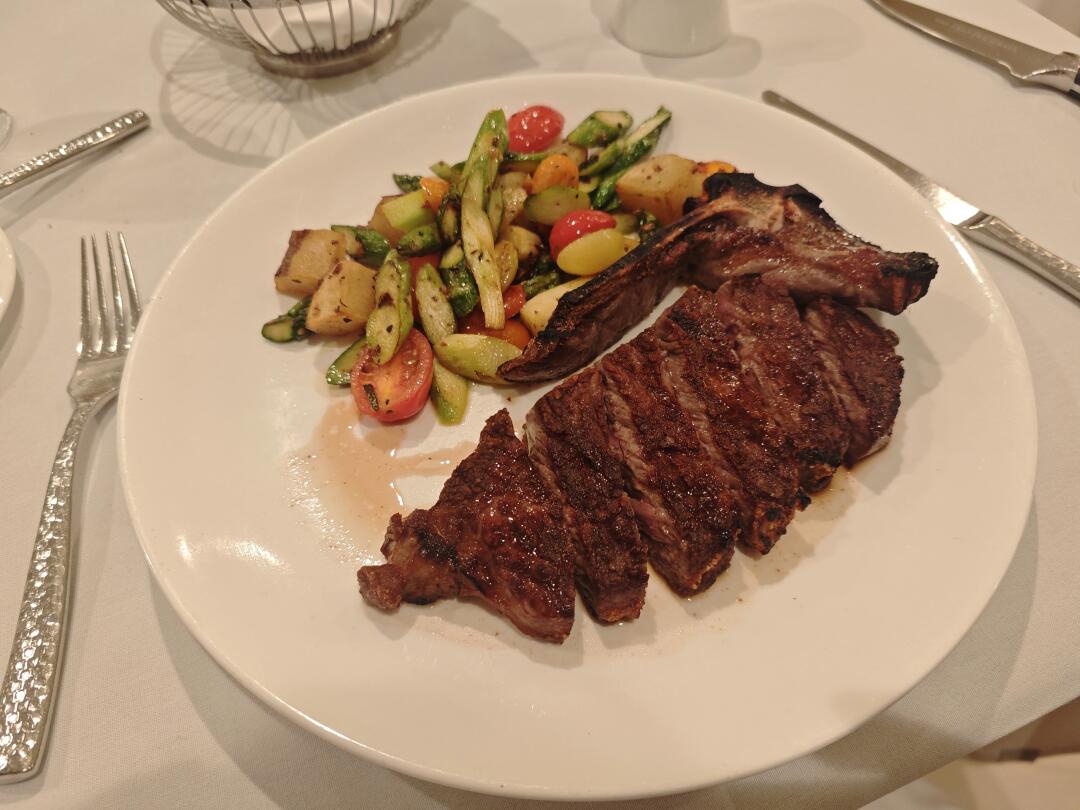 Eating well is self-love on a plate 💚🍽️