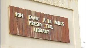 KokuAnyidoho's tweet photo. I pray that President-Elect John Mahama will ensure that after he commissioned this Project in 2016 &amp; the contractor was not paid, with his new mandate, the contractor will be paid for the library to function. Ghana 🇬🇭 First 🙏 https://t.co/HkC25MRUX8