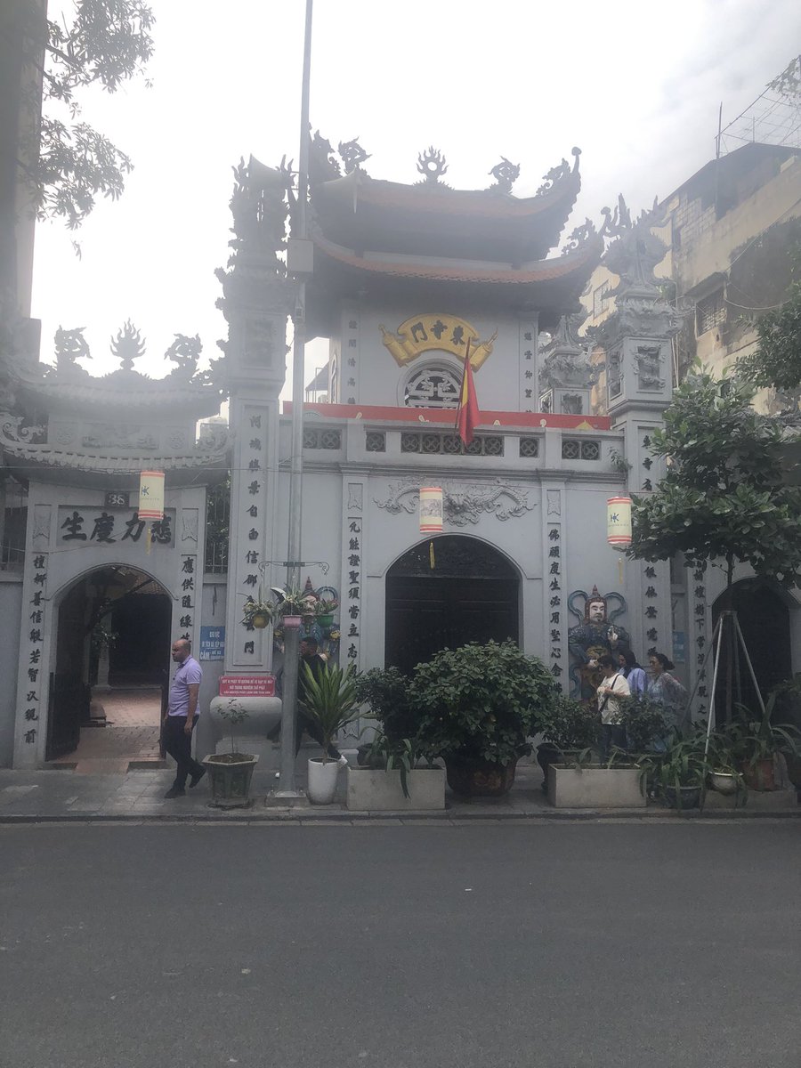 JohnOSullivan36's tweet photo. #TimelineRefresh a few pictures from #Hanoi been a mad 36 hrs. Wore my jumper for the first time in two months and definitely not shorts weather being 17 degrees! Going to find it hot in Saigon in ten days!! Some snaps … #Vietnam https://t.co/6VLihxpaNg
