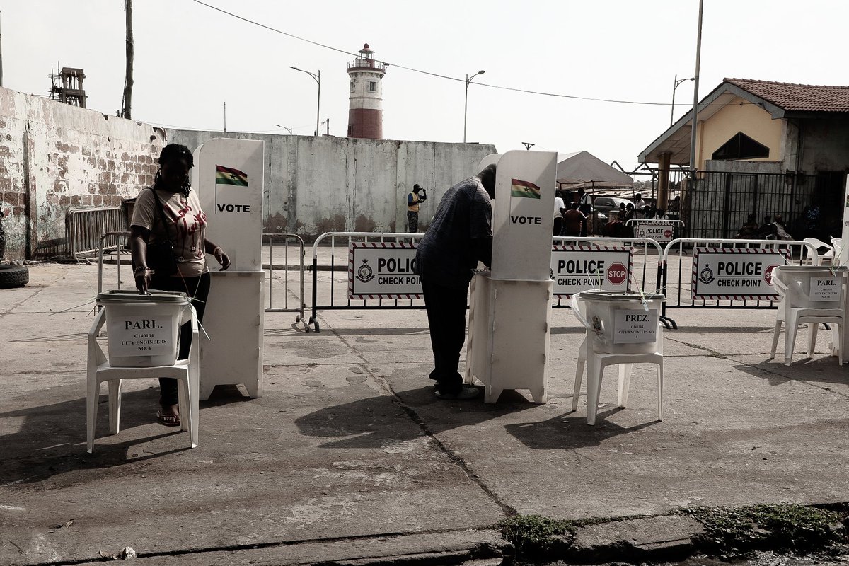 Josephjpeg00's tweet photo. Ghanaians headed to the polls on Saturday, 7th December, in their ninth democratic elections since 1992 . https://t.co/wTZMePXPjz