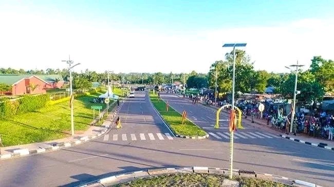 aguti_monica's tweet photo. Yoo leng ,  ( meaning the road is clear, It was really nice running/ walking on the streets of Gulu,

Gulu has good roads  n very clean.  The City is big n people are so friendly. The food,  culture and heritage 👌 
 @TheGuluMarathon , @gutsybunch, @alema_harold ,@AnitahAmong https://t.co/pdFWpEEsbe