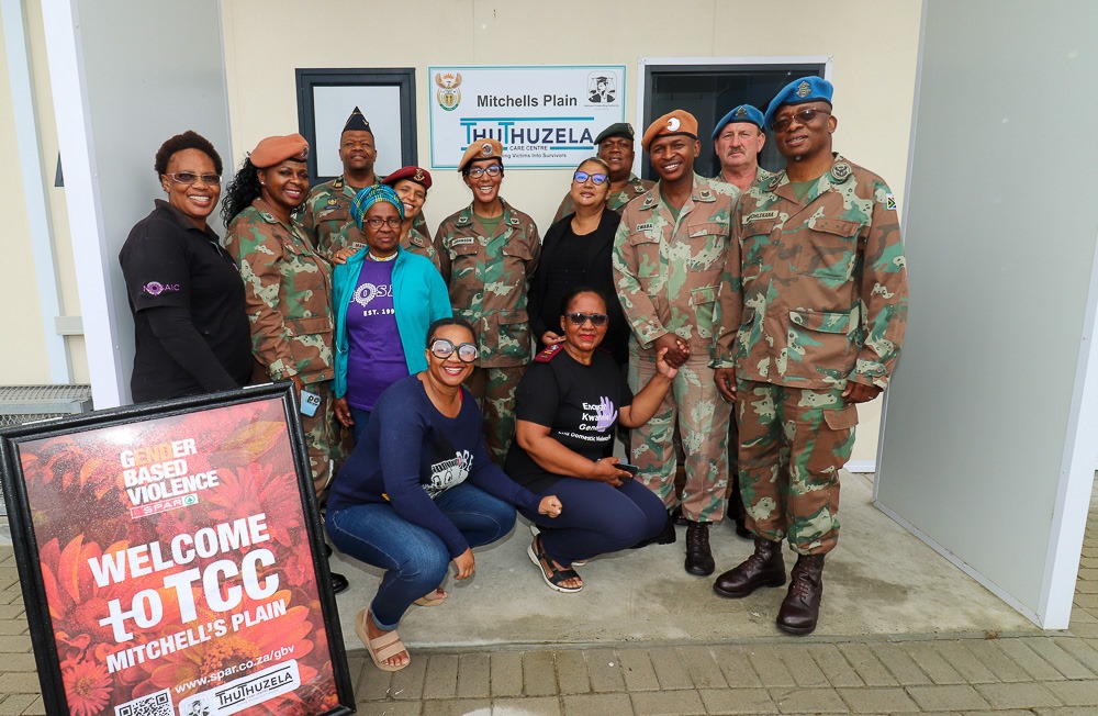 SANDF_ZA's tweet photo. #JointOperationsDivisionArticle || Joint Tactical Headquarters Western Cape Observe the Fight Against Gender-Based Violence.
https://t.co/1MpBsfcnG1
#SANDF
#JointOperationsDivision
#JointOperationsWesternCape
#GenderBasedViolence
#GBV https://t.co/KLv25iak9L