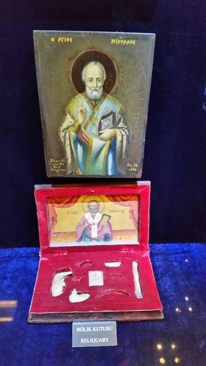 francoismunier's tweet photo. @HistoireOdyssee Il semble que les marchands de Bari qui ont volé les ossements en aient oublié un peu : reliquaire exposé au musée archéologique d'Antalya (Turquie) https://t.co/XFP8KwLJUK