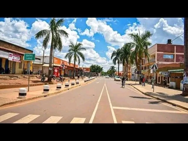 aguti_monica's tweet photo. Yoo leng ,  ( meaning the road is clear, It was really nice running/ walking on the streets of Gulu,

Gulu has good roads  n very clean.  The City is big n people are so friendly. The food,  culture and heritage 👌 
 @TheGuluMarathon , @gutsybunch, @alema_harold ,@AnitahAmong https://t.co/pdFWpEEsbe