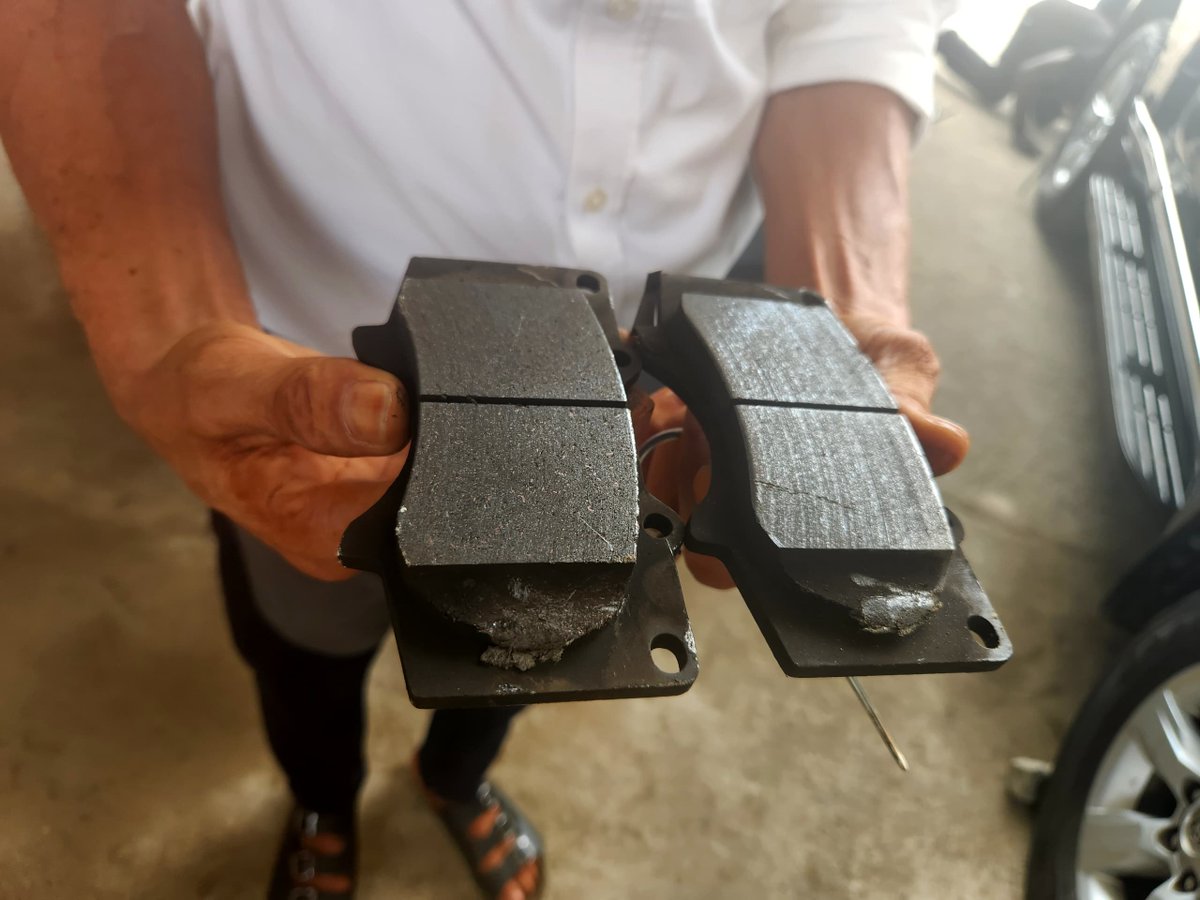 Newtekbrakepad's tweet photo. Hello, Monday! 🚗 Let’s kick off the week with some knowledge. Here’s what a bad brake pad looks like—don’t ignore the signs! Safety first! 🛑 #BrakeCheck https://t.co/Bq2YFsiIu3