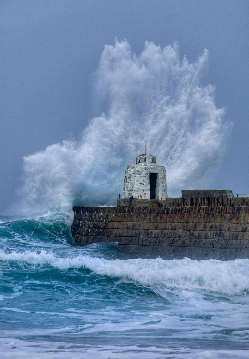 gemmak500's tweet photo. Stormy days, Portreath.
#cornwall #kernow #lovecornwall #uk #explorecornwall #cornishcoast #sea #ocean #visitcornwall #greatbritain #amazingcornwall #capturingcornwall #stives #portreath #surf #waves #beach #breaker #bigwaves #roughsea #surfing #storm #winter @beauty_cornwall https://t.co/aQ2QyuUA7D