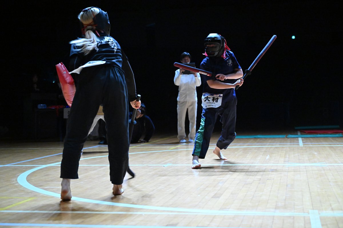 univas1's tweet photo. ／
#スポーツチャンバラ全日本学生選手権大会
＼
@spochan_univers

12月8日(日)
【グランドチャンピオン戦　上級生女子】
の写真をお届け！📸

大学スポーツ観戦アプリ #UNIVASPlus では
【グランドチャンピオン戦】の映像を見逃し配信中！
ダウンロードはプロフィールから👆

#スポーツチャンバラ https://t.co/njFQItxvpo