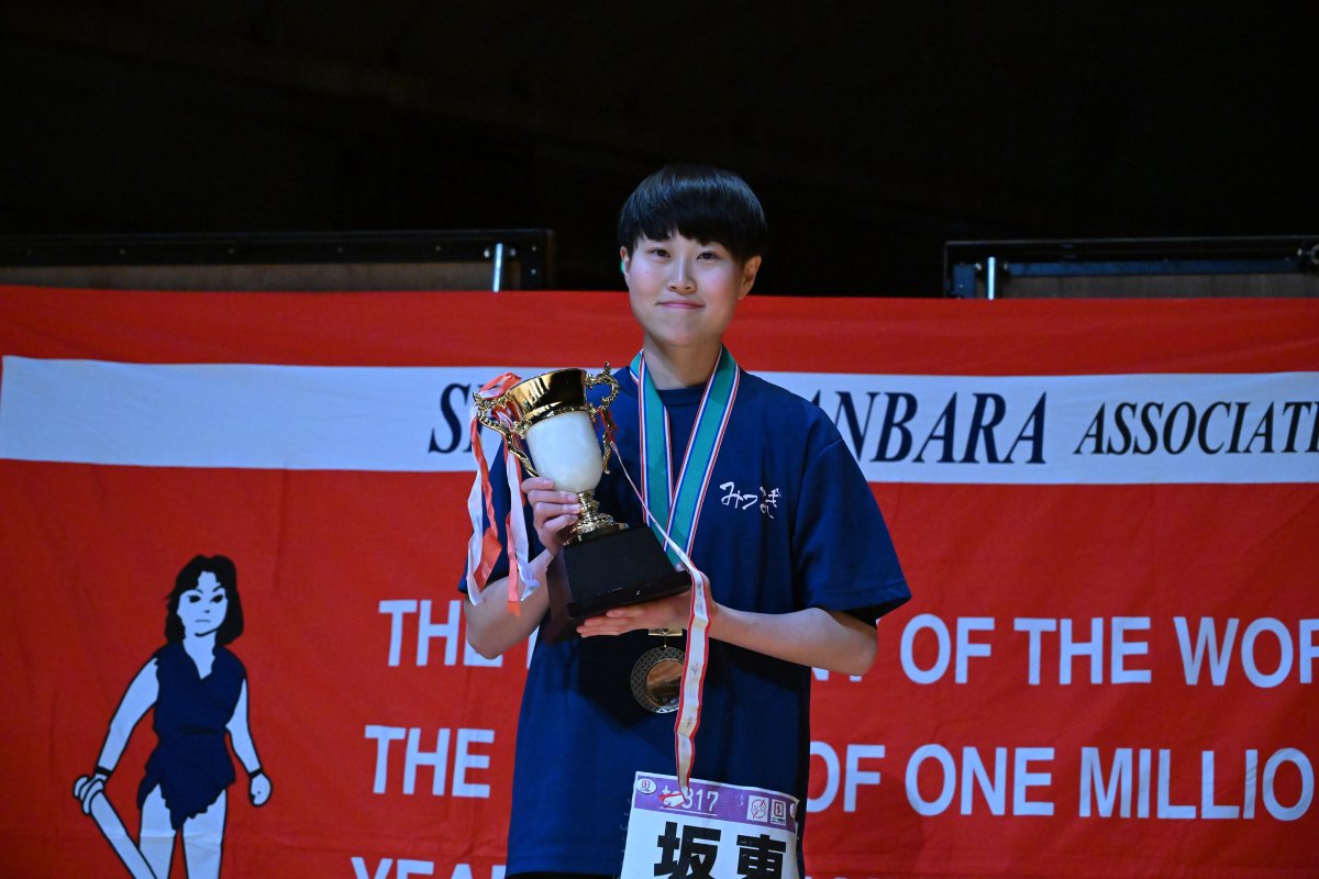 univas1's tweet photo. ／
#スポーツチャンバラ全日本学生選手権大会
＼
@spochan_univers

12月8日(日)
【グランドチャンピオン戦　上級生女子】
の写真をお届け！📸

大学スポーツ観戦アプリ #UNIVASPlus では
【グランドチャンピオン戦】の映像を見逃し配信中！
ダウンロードはプロフィールから👆

#スポーツチャンバラ https://t.co/njFQItxvpo
