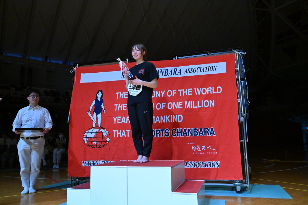 univas1's tweet photo. ／
#スポーツチャンバラ全日本学生選手権大会
＼
@spochan_univers

12月8日(日)
【グランドチャンピオン戦　新人女子】
の写真をお届け！📸

大学スポーツ観戦アプリ #UNIVASPlus では
【グランドチャンピオン戦】の映像を見逃し配信中！
ダウンロードはプロフィールから👆

#スポーツチャンバラ https://t.co/Qb8oAqCEmu