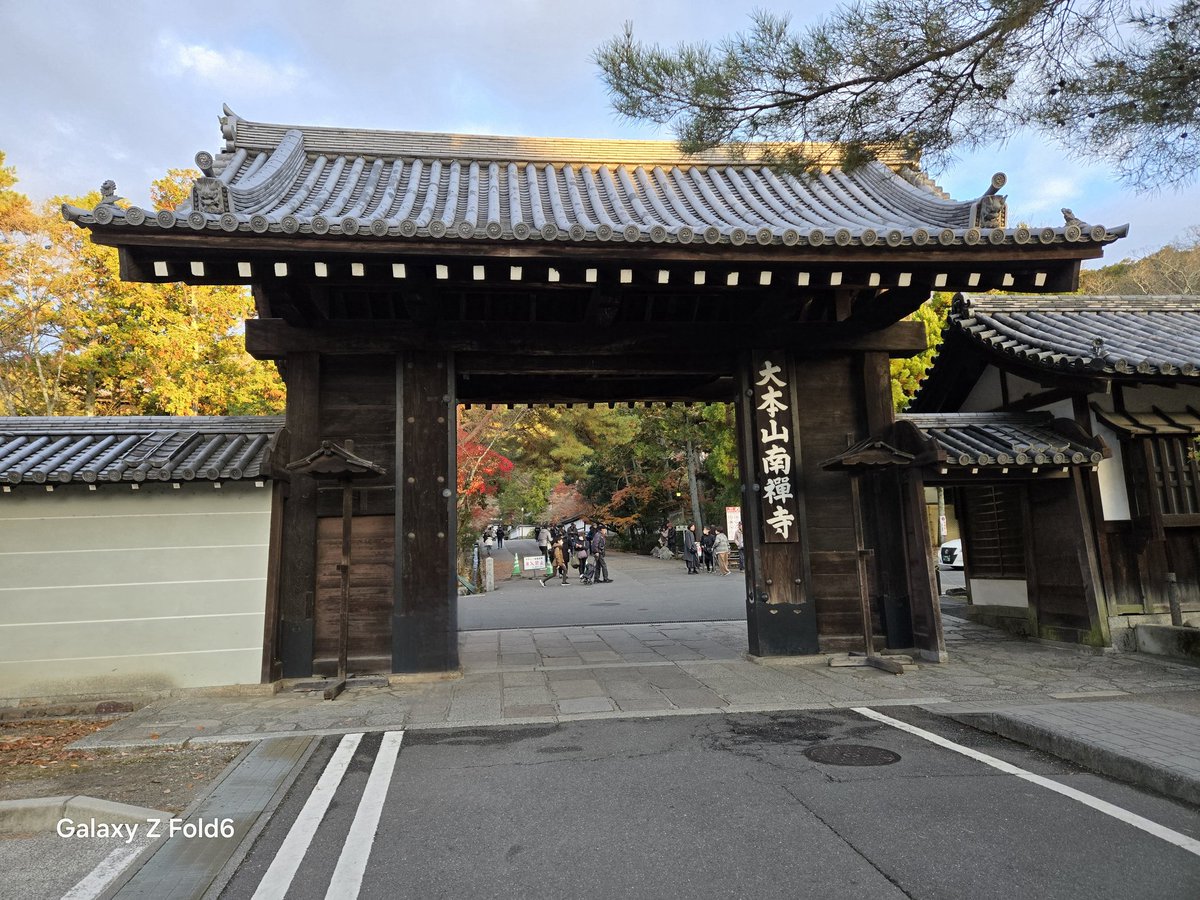 Porc_Ross's tweet photo. 京都の南禅寺に行って来ましたが、さすが紅葉ランキング上位の場所だけに最高の紅葉🍁です。 https://t.co/28E36jGivt