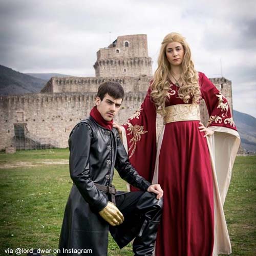 samatshi's tweet photo. @algatedz صحيح بل كل ممثلين ب game of thrones أصرو كلهم على إختيار القفطان الجزائري. ماشاء الله! https://t.co/YkSnvJANRm