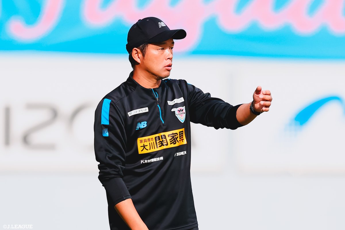 J_League's tweet photo. 2024明治安田Ｊリーグ
月間優秀監督賞💫

【11・12月度】明治安田Ｊ１リーグ
木谷 公亮 監督（サガン鳥栖）

@saganofficial17
 
受賞コメント・総評⏬
https://t.co/QyAECsxlic https://t.co/4ZmpanXSre