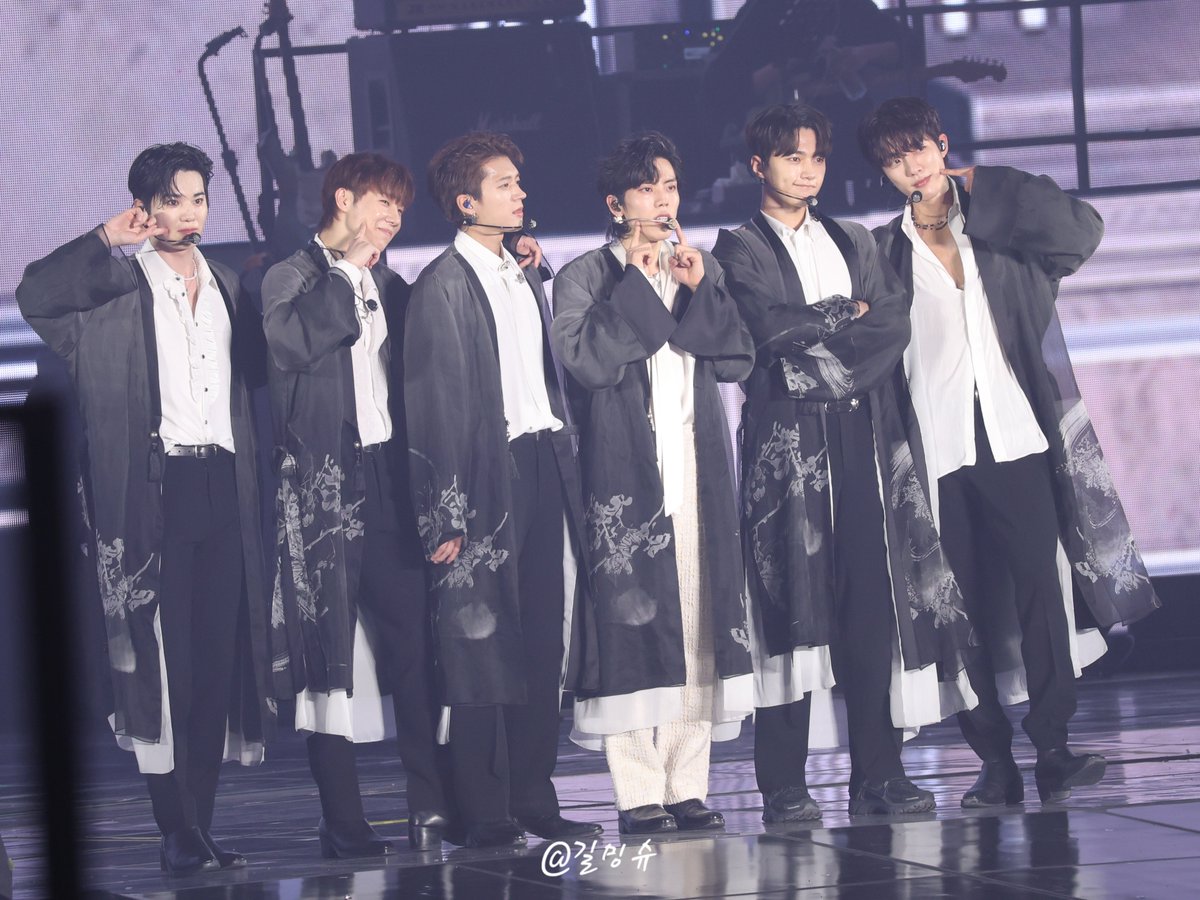 polly990706's tweet photo. 241208 인피니트 단체사진 볼콕 ver.
#인피니트 #리미티드에디션 #INFINITE #LIMITEDEDTION https://t.co/uRscElNCdV