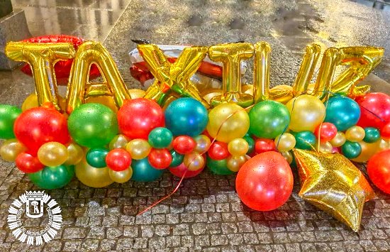 Un año más cerca de 200 taxistas voluntarios🚖 acercarán la #Navidad 🎄 a casi 500 mayores👴🧓 y 70 niños hospitalizados con su familia. #TaxiLuz vuelve a las 17.00h. a las calles de #Madrid y nosotros les acompañaremos para que disfruten del recorrido. #AgentesDeMovilidad