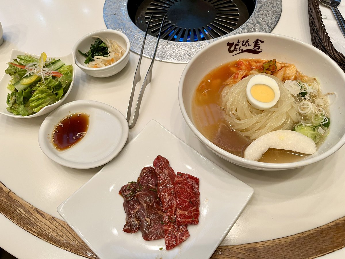 yakana61's tweet photo. 盛岡冷麺&amp;焼肉セットに
ふわふわパンケーキ🐷❣️❣️
美味すぎる〜✨✨

#始発で盛岡
#今から帰ります
#眠い https://t.co/IE0NHm1w7O