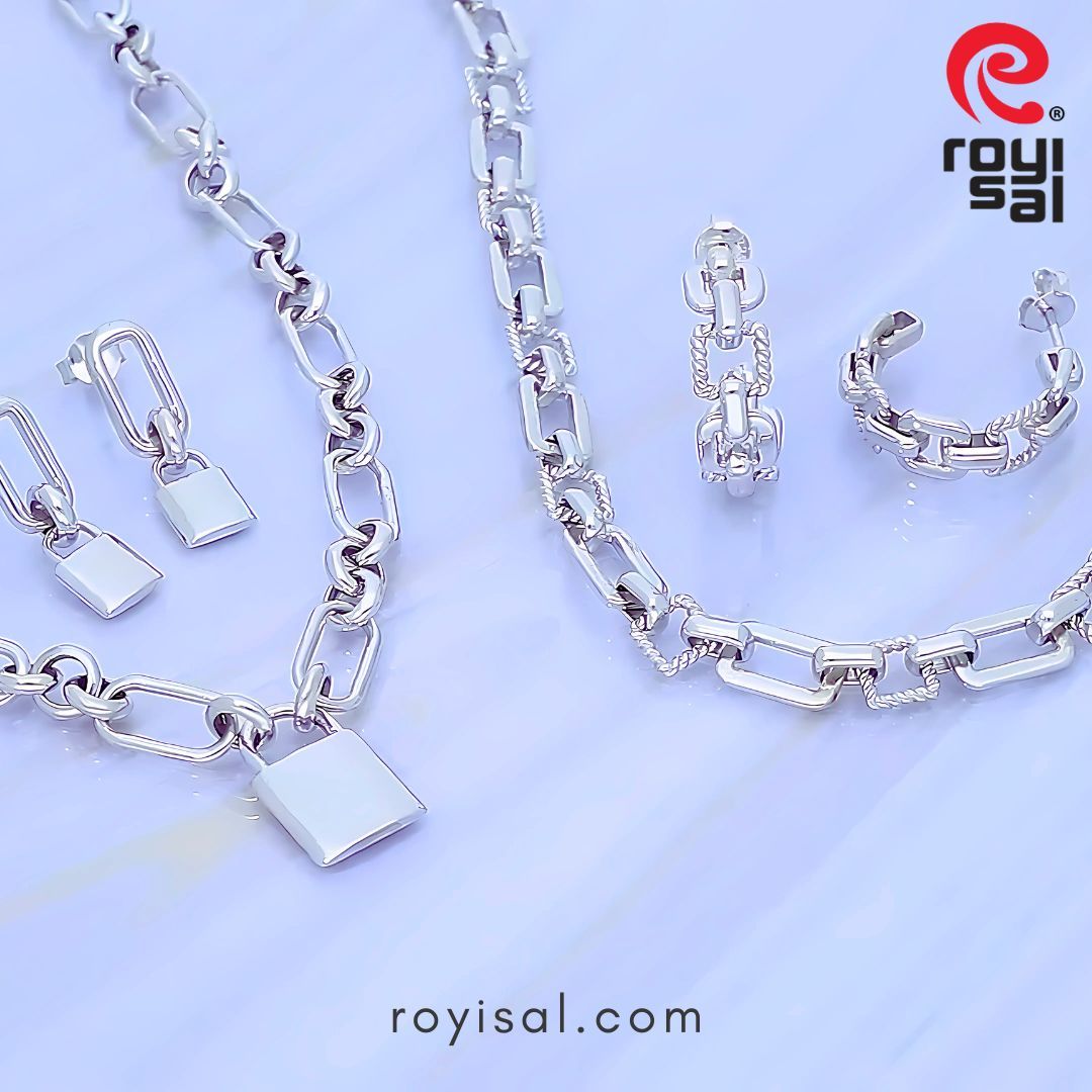 RoyiSal's tweet image. Featuring variety of on-trend chain styles in gold or rhodium plating, 𝗖𝗵𝗶𝗰 𝗼𝗳 𝗖𝗵𝗮𝗶𝗻 𝗖𝗼𝗹𝗹𝗲𝗰𝘁𝗶𝗼𝗻 will surely attract customers and brighten your business!

Check it out here 👉buff.ly/3tMcQa7

#B2BJewelry #ChainJewelry #Fashion #Trend