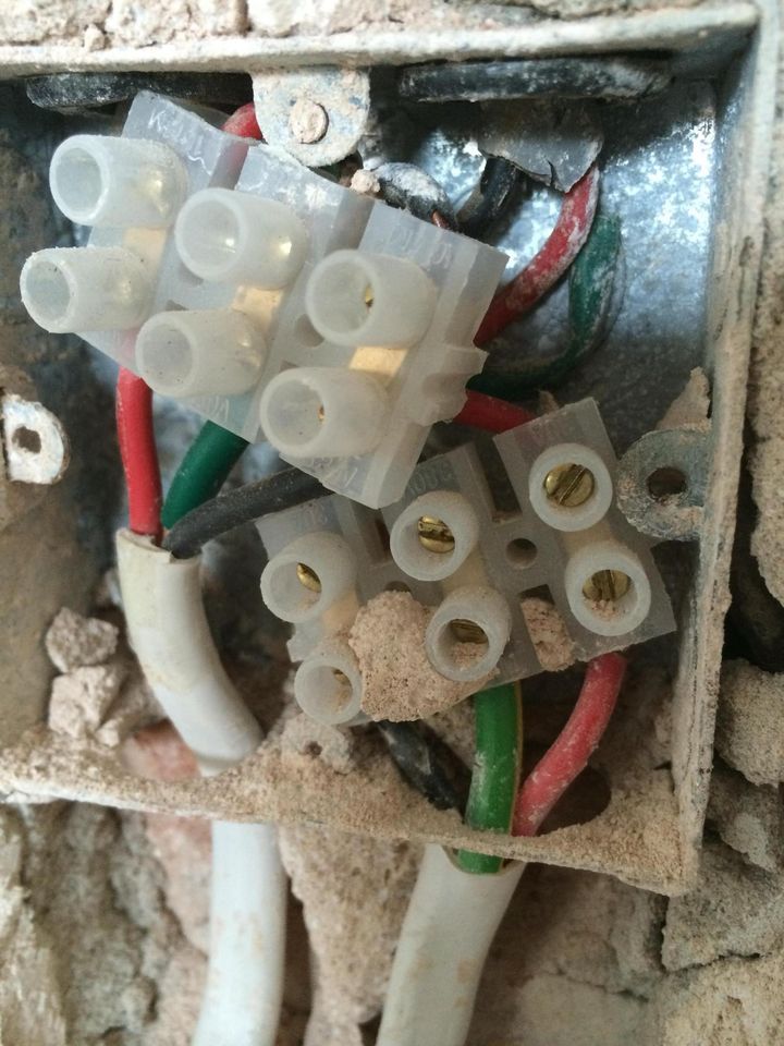 Professional Electrician & Installer (@proelectrician) on Twitter photo “Just hide it behind a fridge, no one will notice. Discovered on a recent inspection” ⚡️
Check out this #caughtoncamera sent in by Kevin Bailey 📸 “Just hide it behind a fridge, no one will notice. Discovered on a recent inspection” ⚡️
Check out this #caughtoncamera sent in by Kevin Bailey 📸