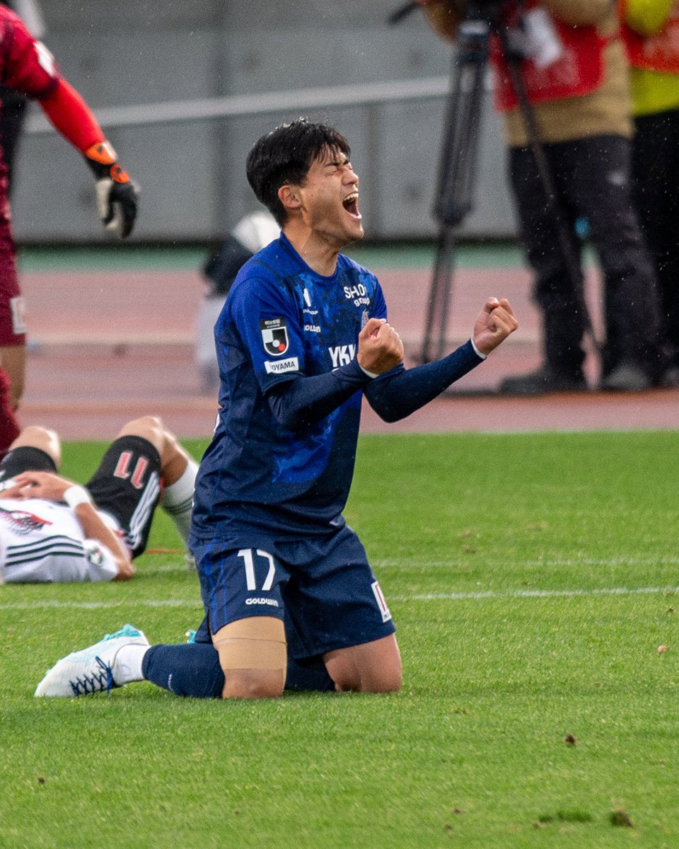 mentallab_'s tweet photo. 試合前の心の記録
今シーズンは出場機会を多く掴めず難しい一年間を過ごした。本当に毎日苦しかったみんなが活躍するのが嬉しい半面悔しかった。それでも最後まで何があるかわからないと言い聞かせて奮い立たせた。実力を発揮するのもチャンスを掴むのも日常の積み重ねだと改めて実感した素晴らしい日 https://t.co/CbHPOXRQm3